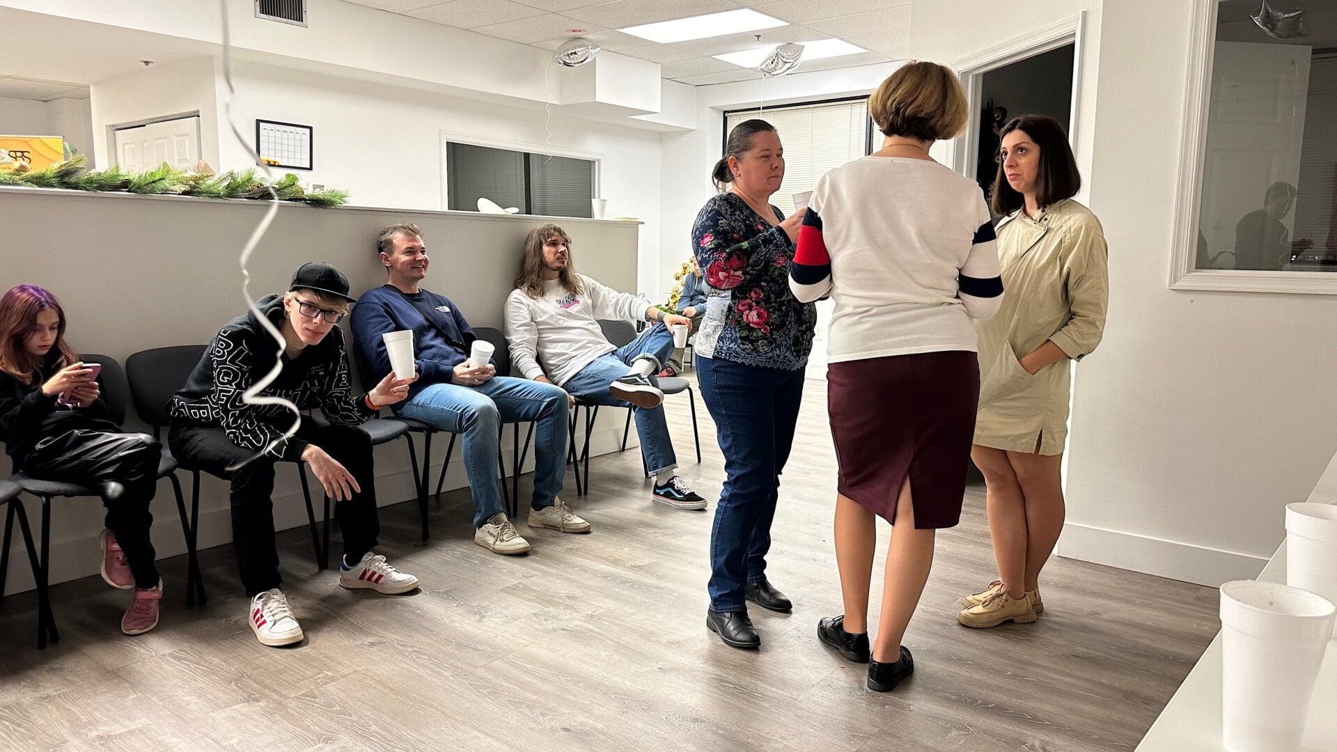 Фотография участников встречи русскоязычного сообщества в Филадельфии (штат Пенсильвания, США) 24 декабря 2023 года, организованной Владом (Владимиром) Дорохиным.