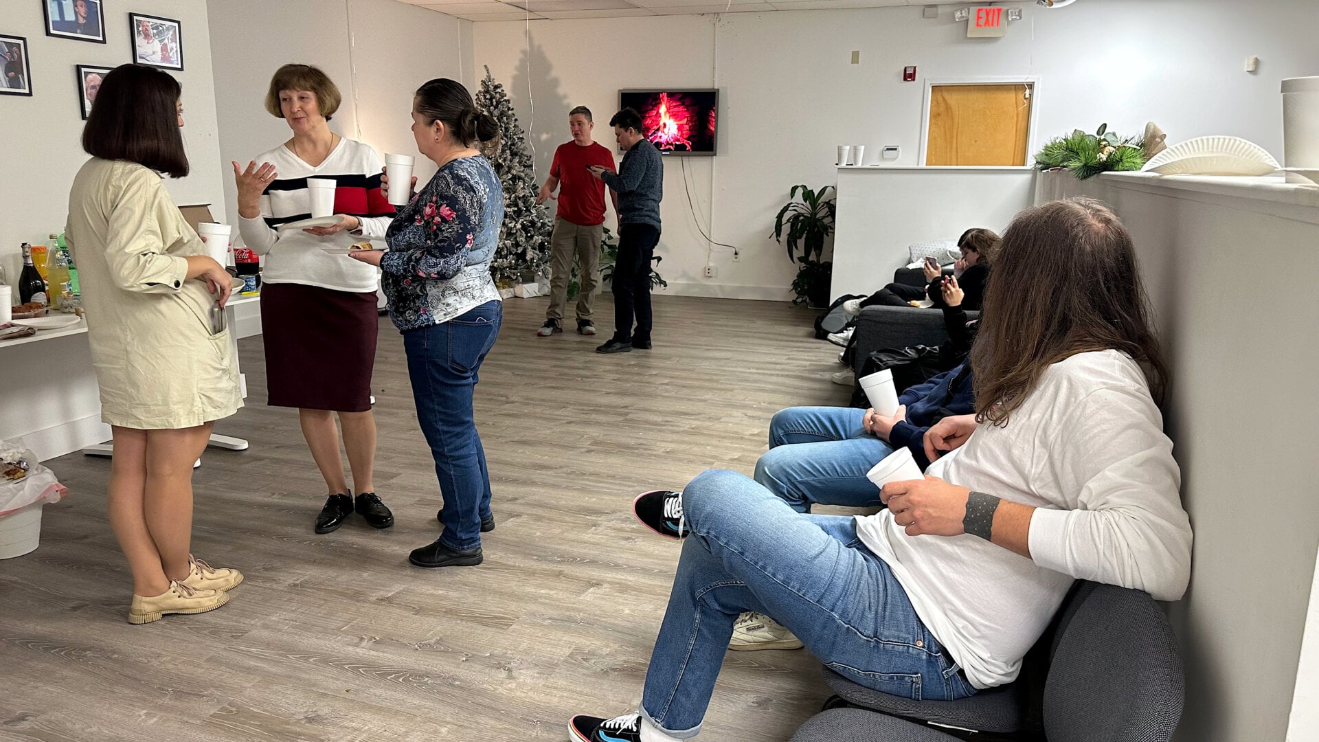 Фотография участников встречи русскоязычного сообщества в Филадельфии (штат Пенсильвания, США) 24 декабря 2023 года, организованной Владом (Владимиром) Дорохиным.