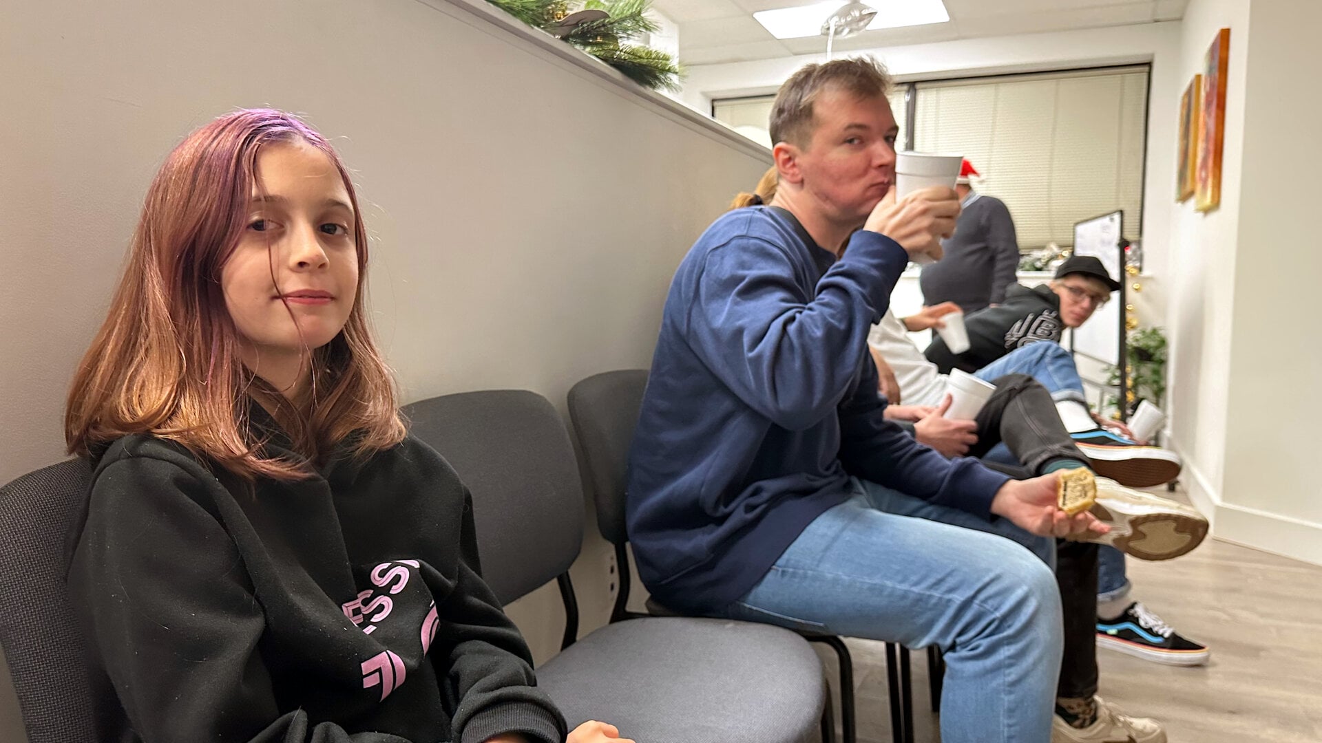 Фотография участников встречи русскоязычного сообщества в Филадельфии (штат Пенсильвания, США) 24 декабря 2023 года, организованной Владом (Владимиром) Дорохиным.