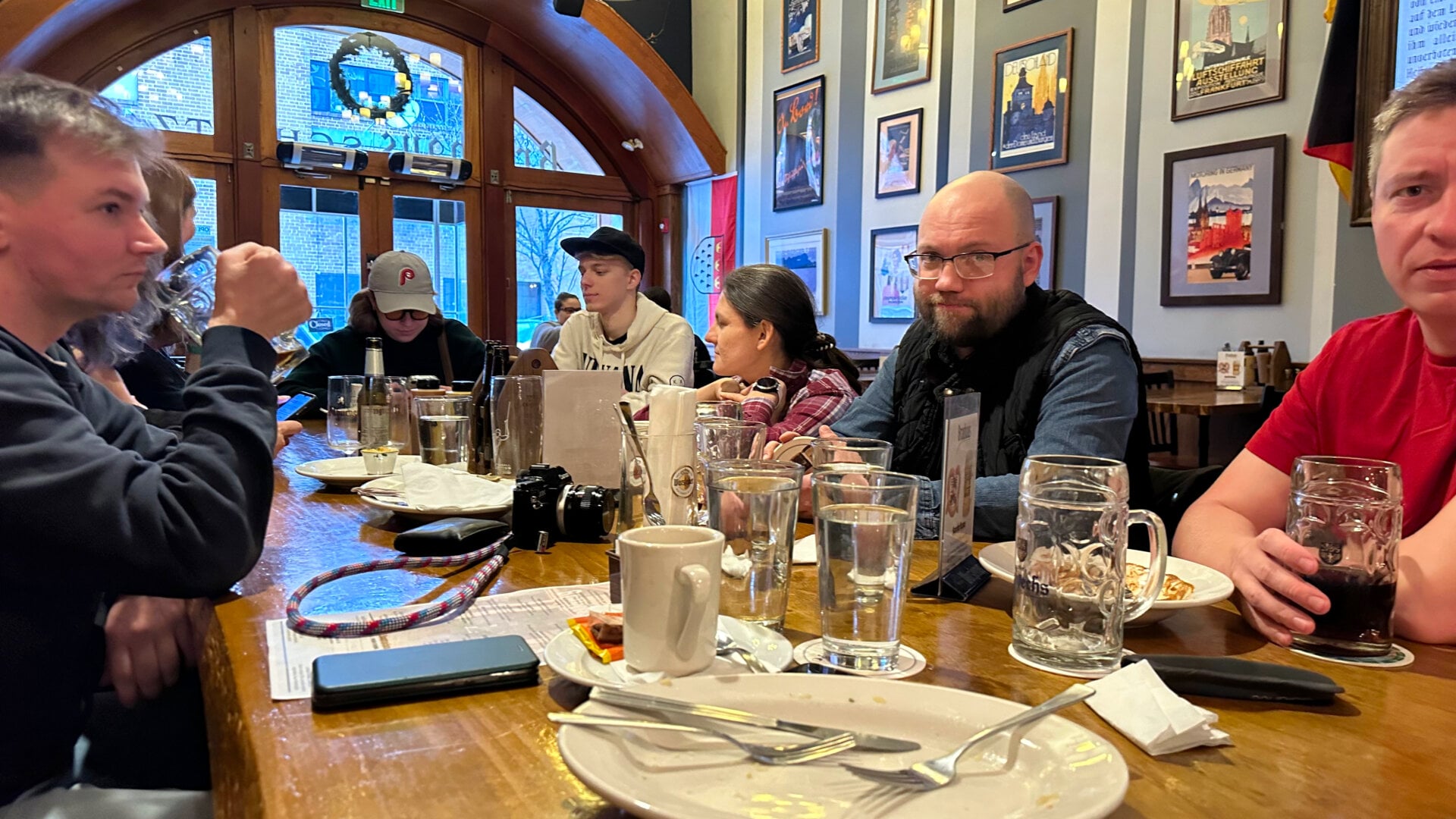 Фотография участников встречи русскоязычного сообщества в Филадельфии (штат Пенсильвания, США) 11 февраля 2024 года, организованной Владом (Владимиром) Дорохиным.