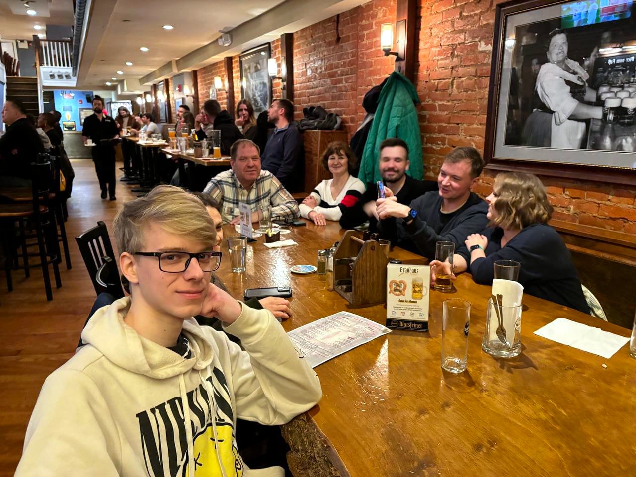 Фотография Влада (Владимира) Дорохина с другими участниками встречи русскоязычного сообщества в Филадельфии (штат Пенсильвания, США) 11 февраля 2024 года, организованной Владом (Владимиром) Дорохиным.