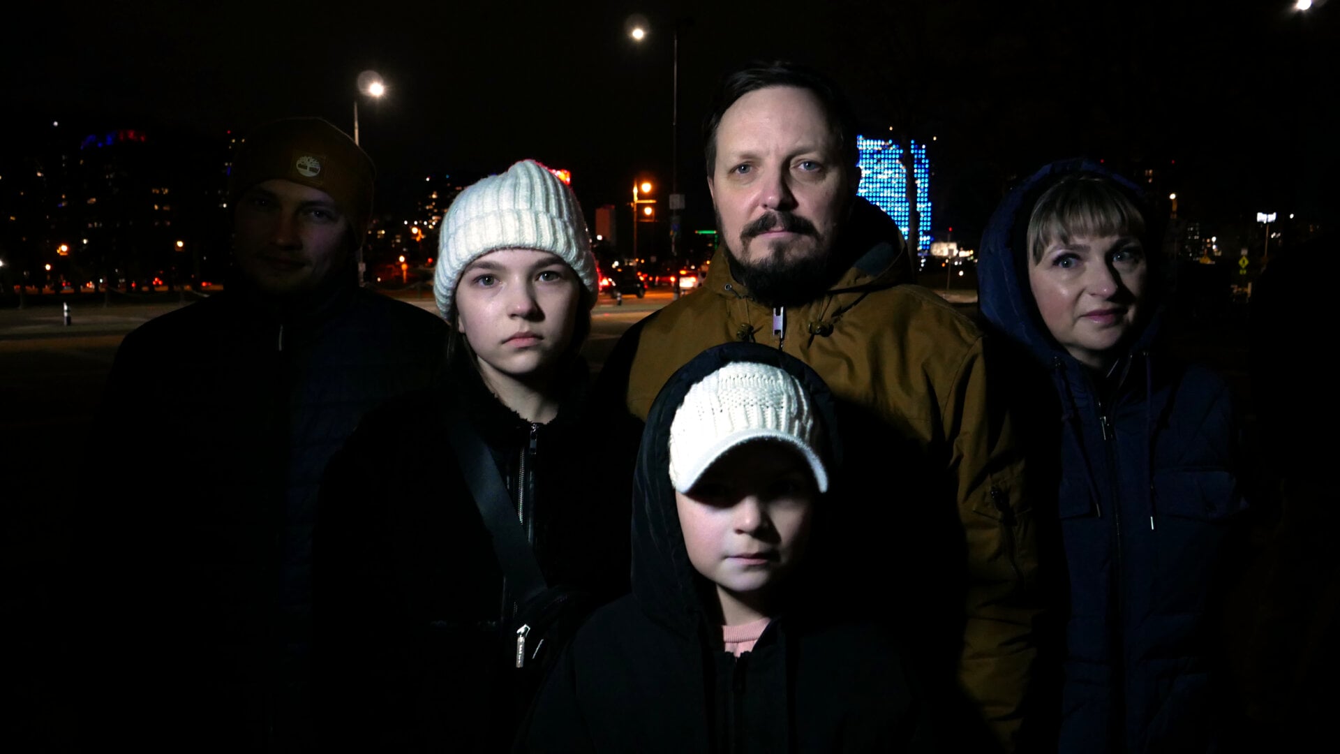 Фотография участников российской акции протеста, посвящённой смерти Алексея Навального и организованной Владом Дорохиным (Владимиром Дорохиным) около Художественного музея в Филадельфии (штат Пенсильвания, США) 1 марта 2024 года.