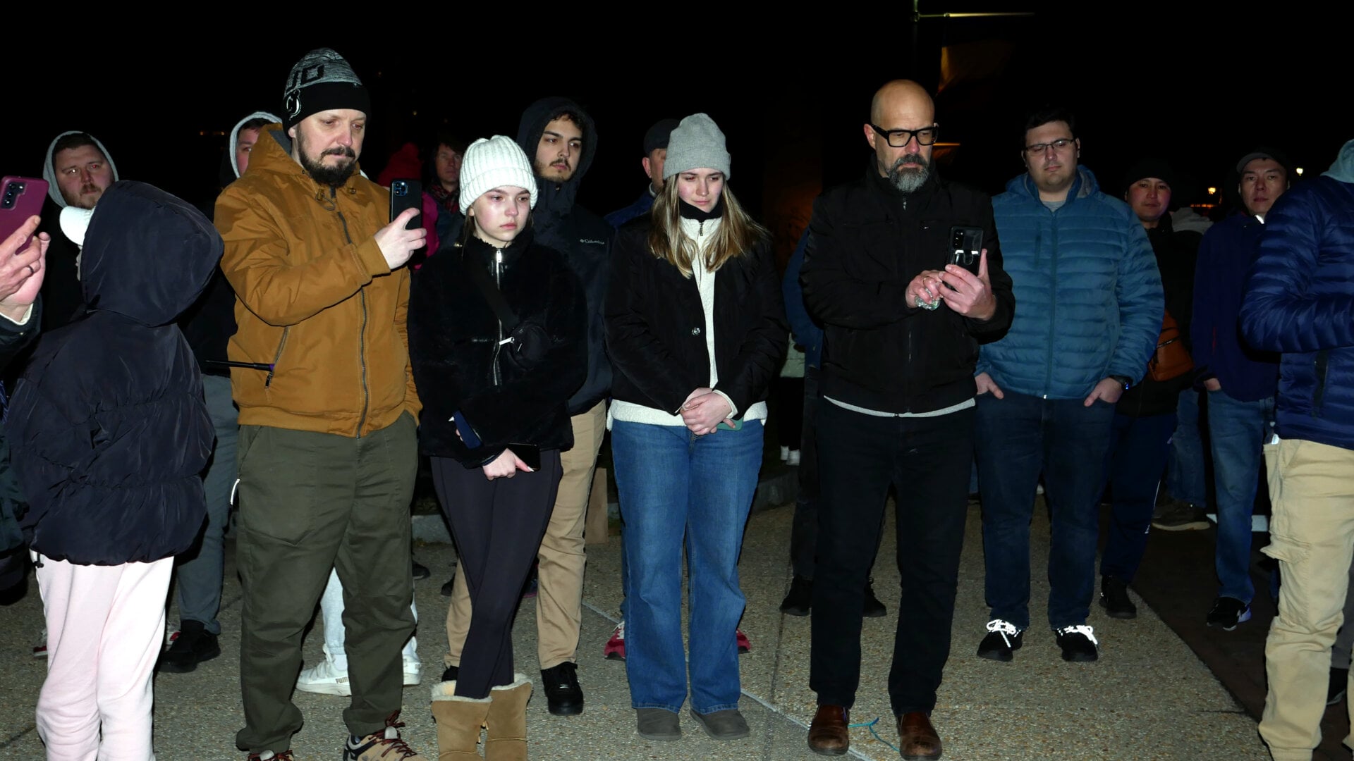 Фотография участников российской акции протеста, посвящённой смерти Алексея Навального и организованной Владом Дорохиным (Владимиром Дорохиным) около бульвара Бенджамина Франклина в Филадельфии (штат Пенсильвания, США) 1 марта 2024 года.