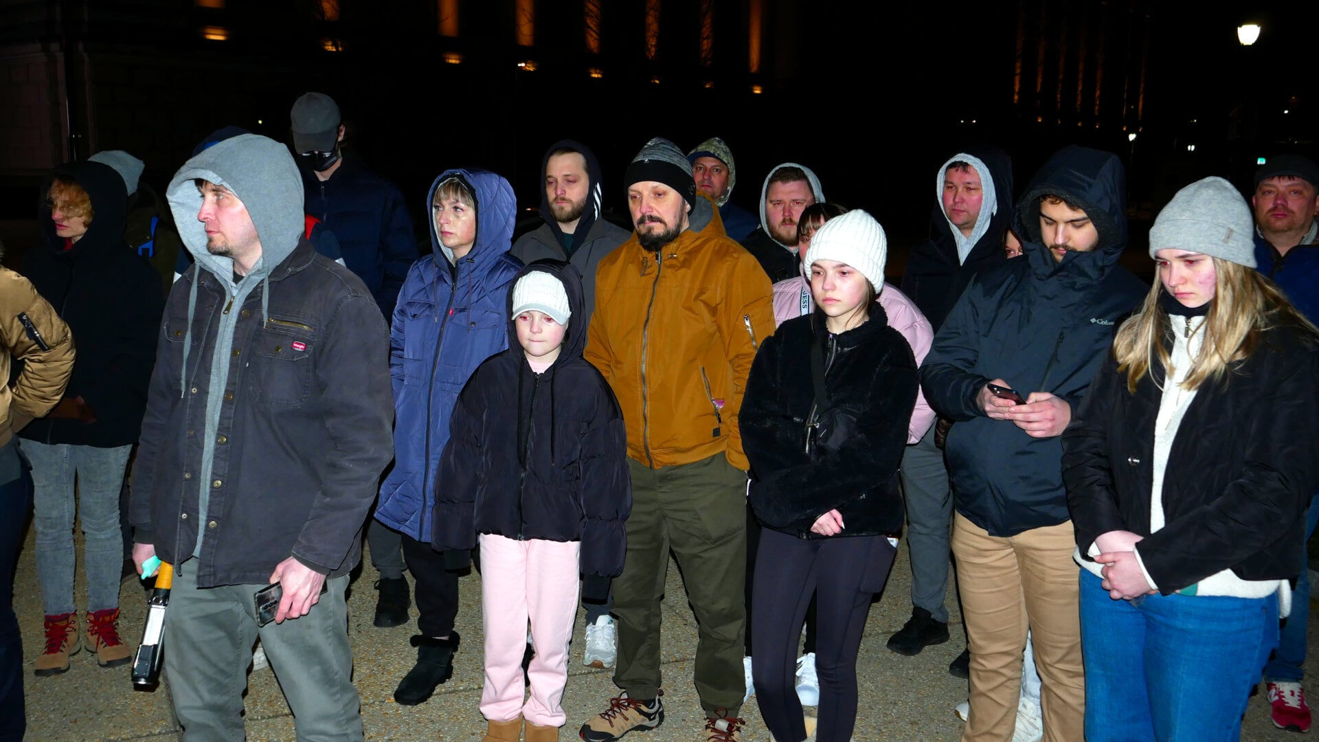 Фотография участников российской акции протеста, посвящённой смерти Алексея Навального и организованной Владом Дорохиным (Владимиром Дорохиным) около бульвара Бенджамина Франклина в Филадельфии (штат Пенсильвания, США) 1 марта 2024 года.