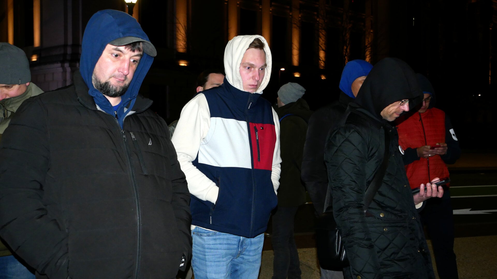 Фотография участников российской акции протеста, посвящённой смерти Алексея Навального и организованной Владом Дорохиным (Владимиром Дорохиным) около бульвара Бенджамина Франклина в Филадельфии (штат Пенсильвания, США) 1 марта 2024 года.