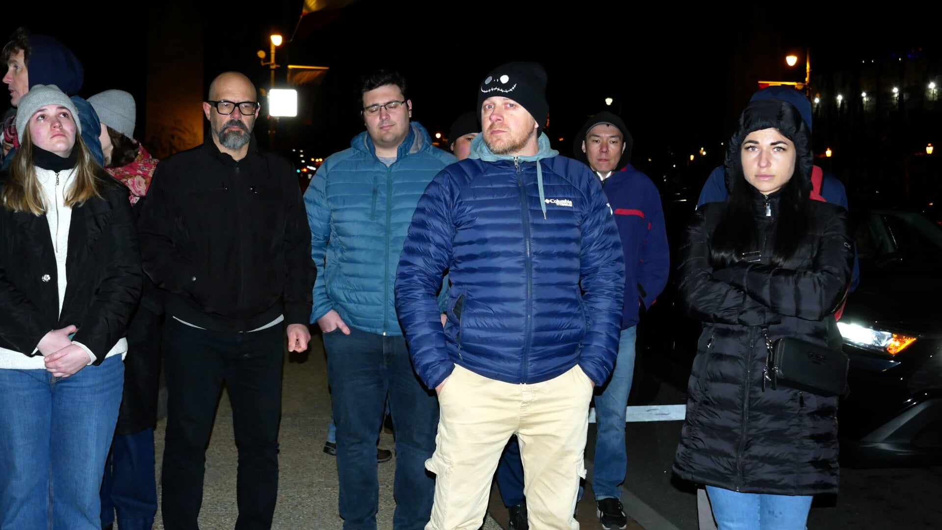 Фотография участников российской акции протеста, посвящённой смерти Алексея Навального и организованной Владом Дорохиным (Владимиром Дорохиным) около бульвара Бенджамина Франклина в Филадельфии (штат Пенсильвания, США) 1 марта 2024 года.