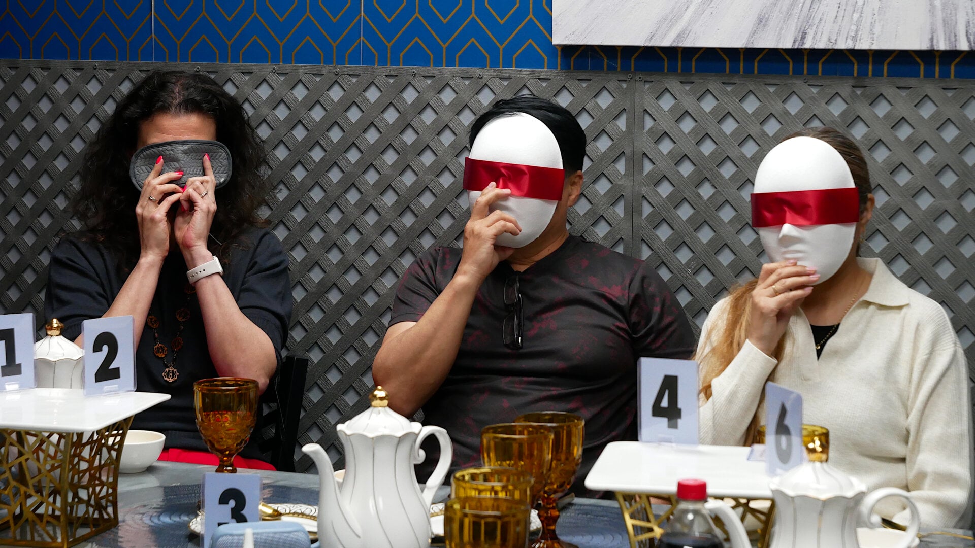 A photo of the participants of the «Mafia» community game held at a restaurant in Philadelphia, Pennsylvania, USA, on April 26, 2025, organized with the support of Vlad (Vladimir) Dorokhin.