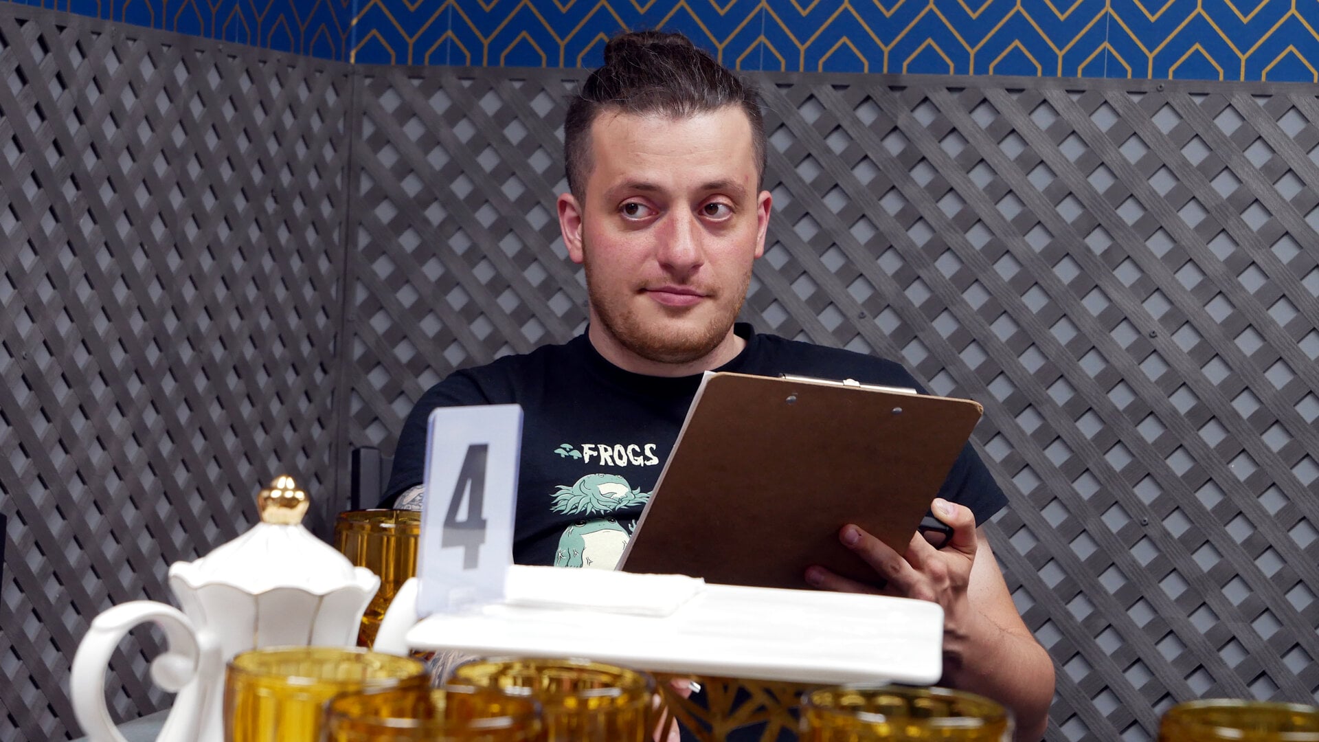 A photo of the host of the «Mafia» community game held at a restaurant in Philadelphia, Pennsylvania, USA, on April 26, 2025, organized with the support of Vlad (Vladimir) Dorokhin.