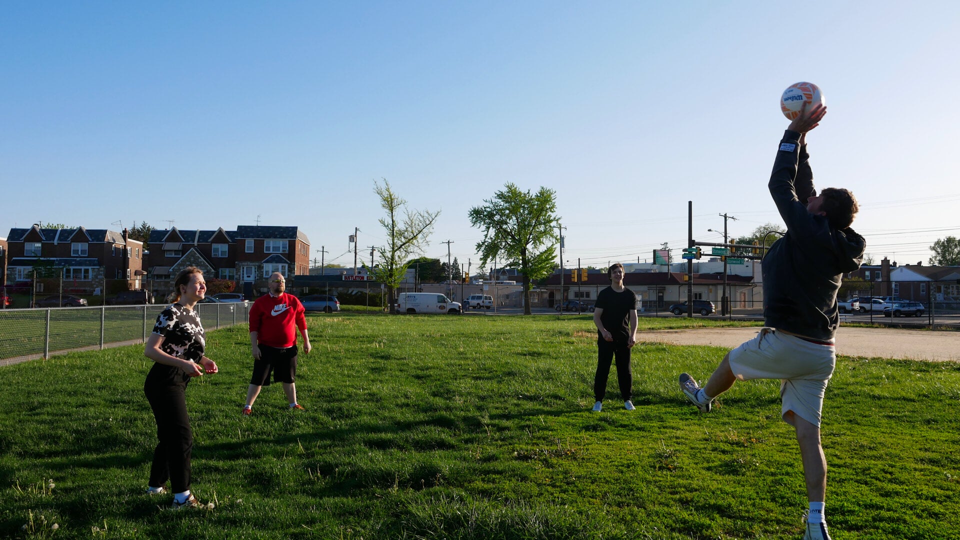 A photo of the Russian-speaking participants of the volleyball community game in Philadelphia, Pennsylvania, USA, on April 27, 2025, organized with the support of Vlad (Vladimir) Dorokhin.