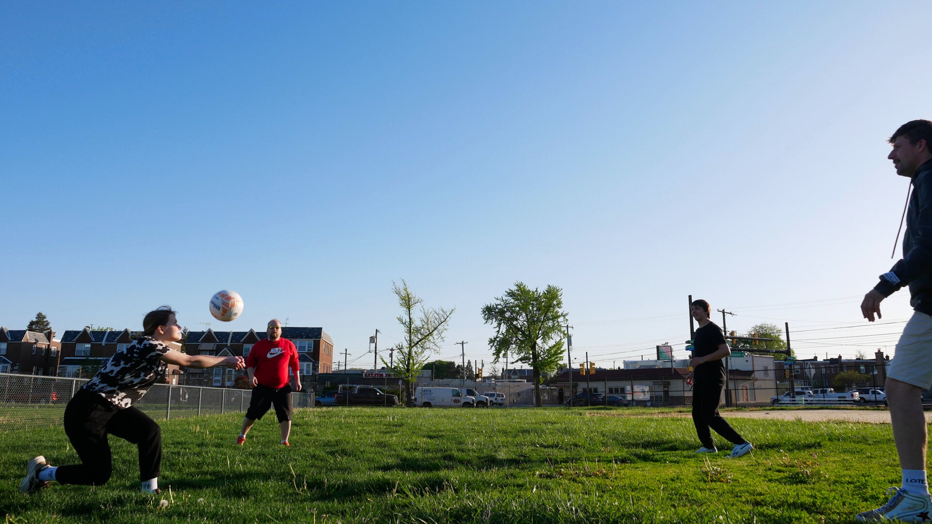 A photo of the Russian-speaking participants of the volleyball community game in Philadelphia, Pennsylvania, USA, on April 27, 2025, organized with the support of Vlad (Vladimir) Dorokhin.