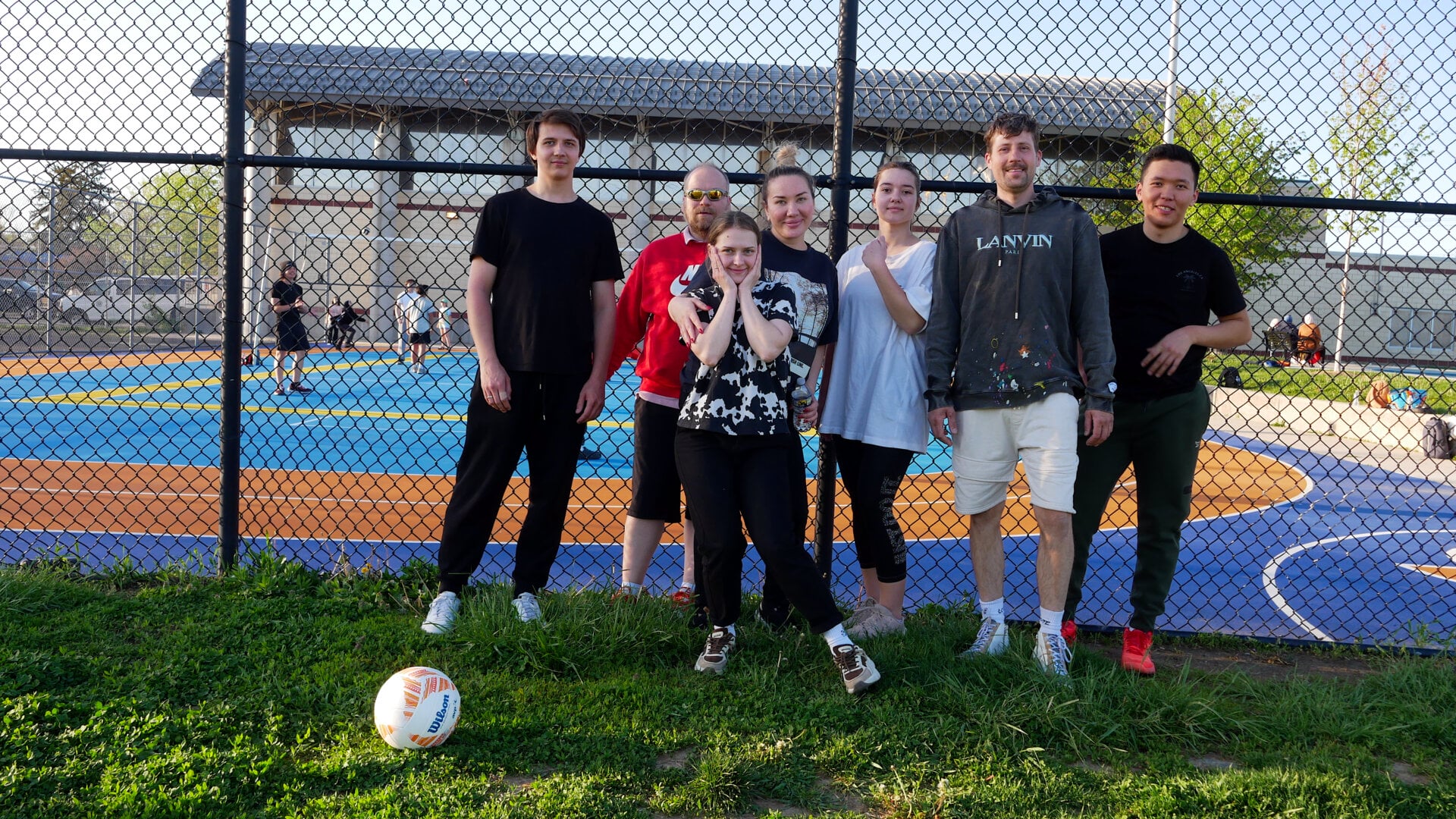 A photo of the Russian-speaking participants of the volleyball community game in Philadelphia, Pennsylvania, USA, on April 27, 2025, organized with the support of Vlad (Vladimir) Dorokhin.