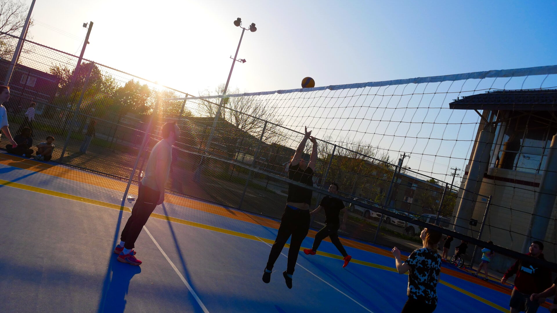 A photo of the Russian-speaking participants of the volleyball community game in Philadelphia, Pennsylvania, USA, on April 27, 2025, organized with the support of Vlad (Vladimir) Dorokhin.