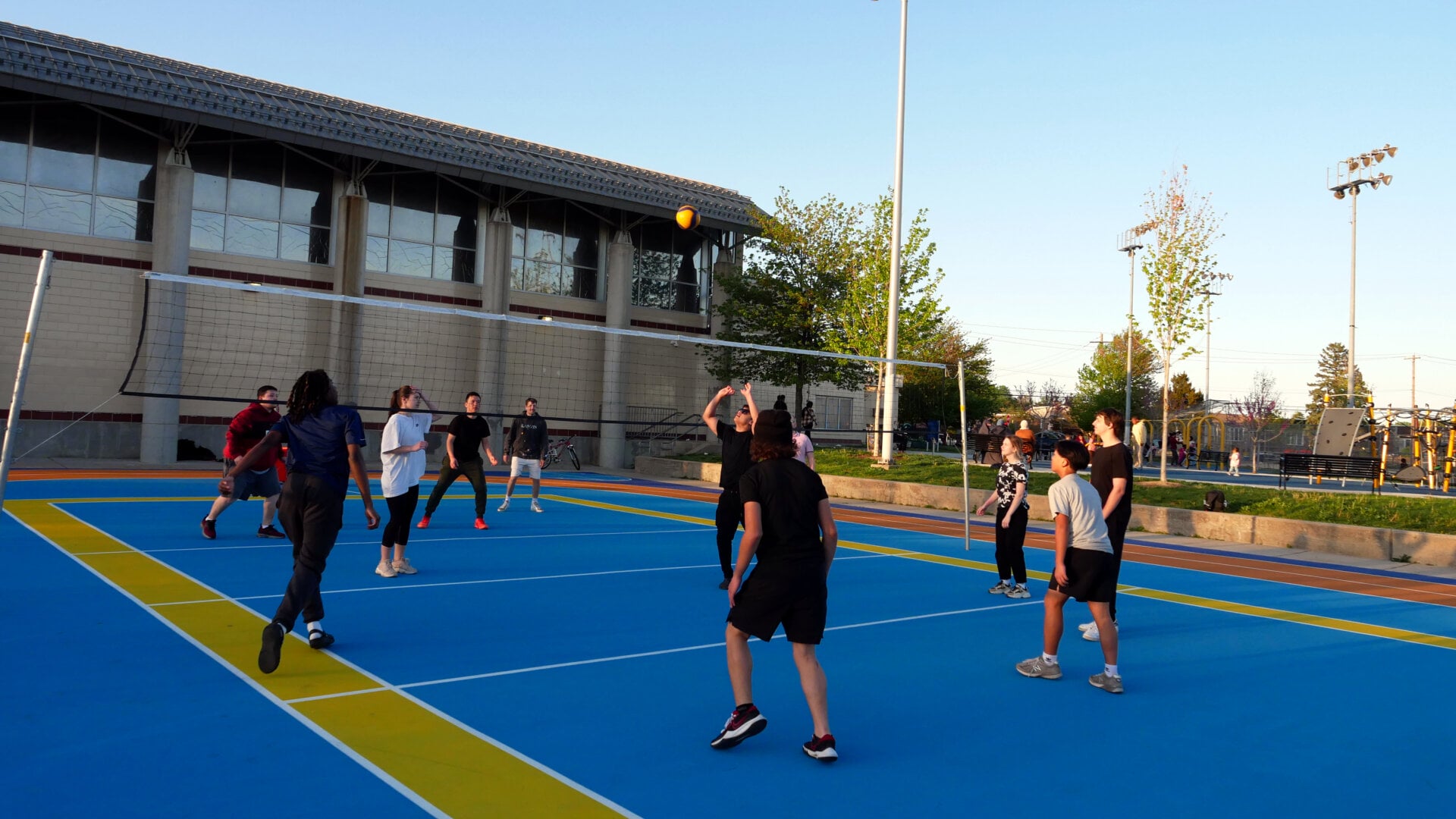 A photo of the Russian-speaking and English-speaking participants of the volleyball community game in Philadelphia, Pennsylvania, USA, on April 27, 2025, organized with the support of Vlad (Vladimir) Dorokhin.