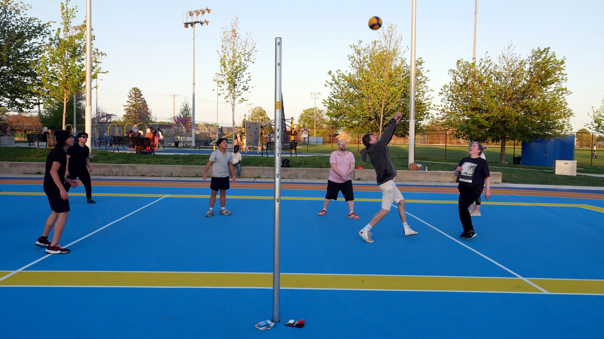 A photo of the Russian-speaking and English-speaking participants of the volleyball community game in Philadelphia, Pennsylvania, USA, on April 27, 2025, organized with the support of Vlad (Vladimir) Dorokhin.